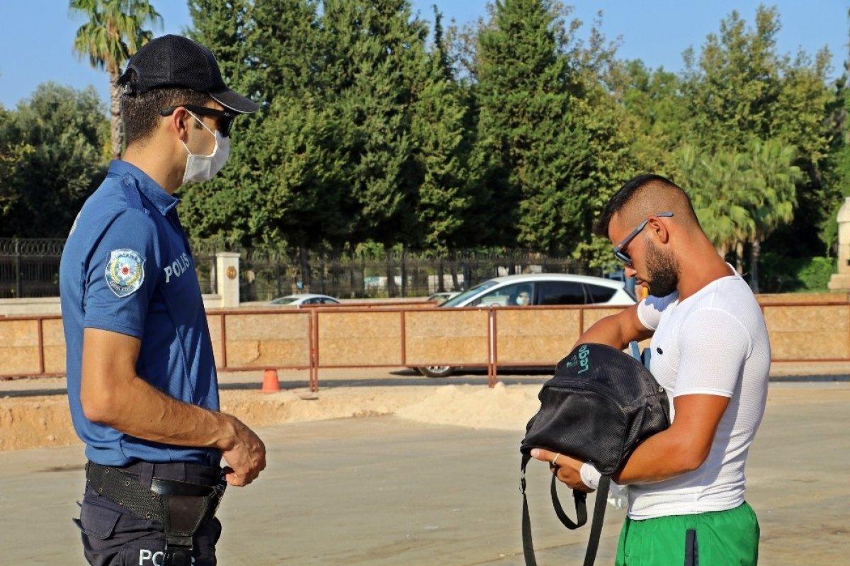 Türkiye'de 100 kişiden 11'i koronavirüs yok diyor