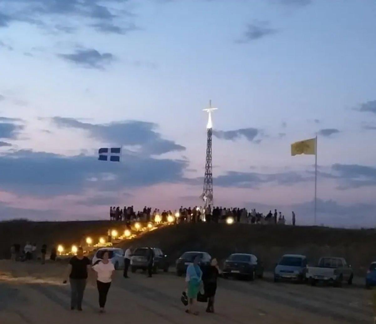 Yunanistan, Türkiye sınırına dev haç yerleştirdi