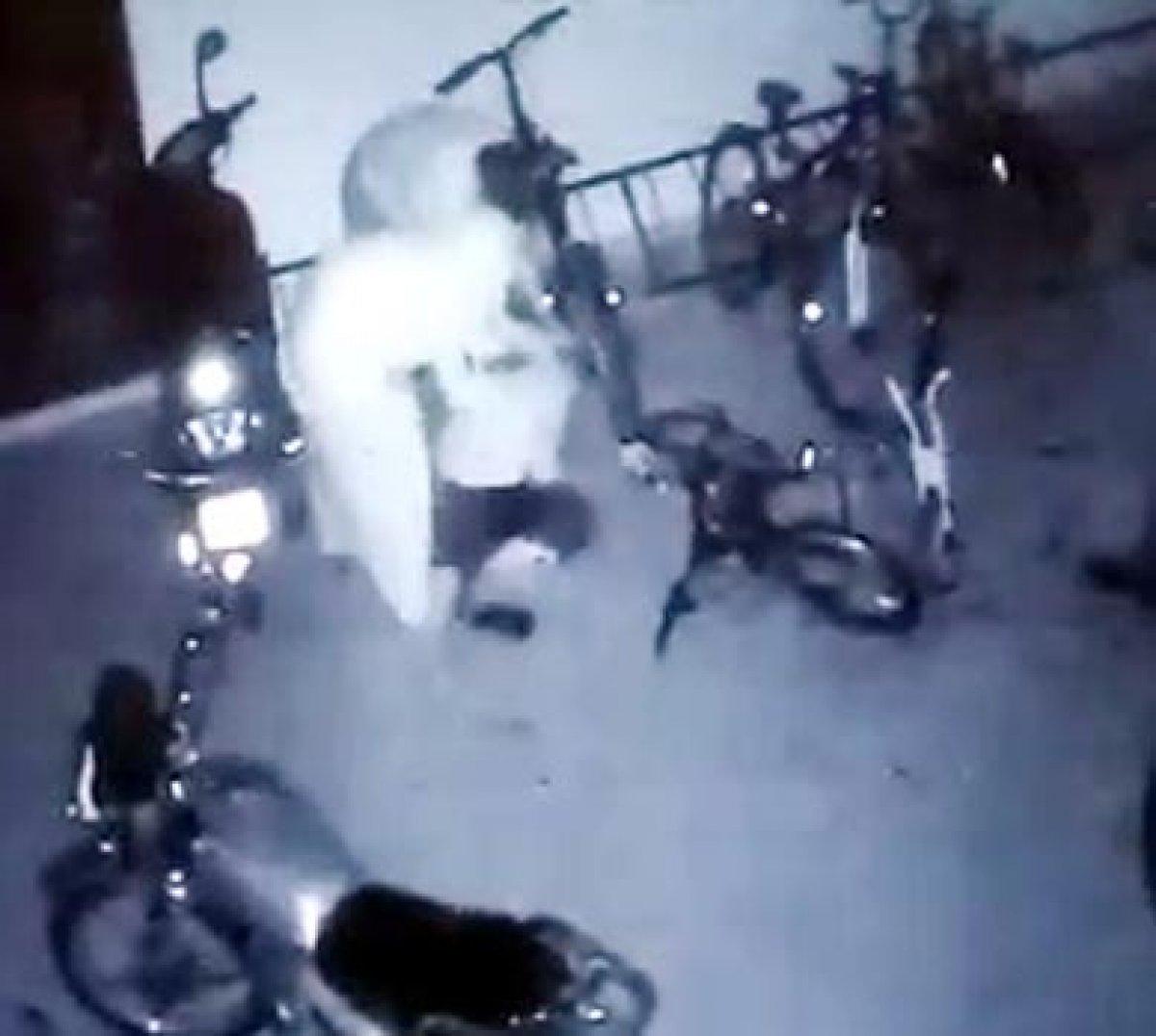 Gaziantep'te komşularının çocuğuna şiddet uygulayan çift kamerada