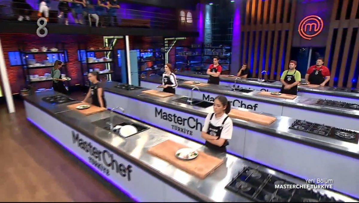 MasterChef'te Mehmet şef, Tanya'yı ağlattı
