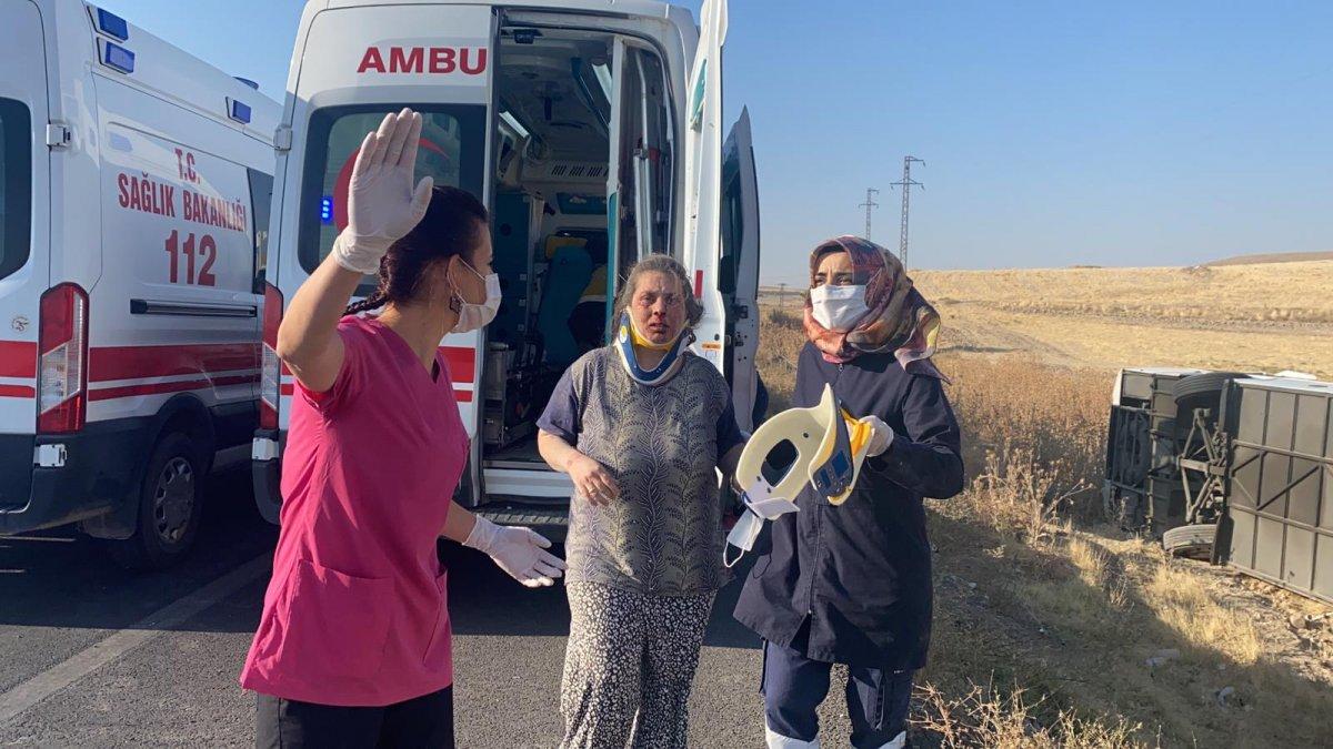 Aksaray'da yolcu otobüsü devrildi