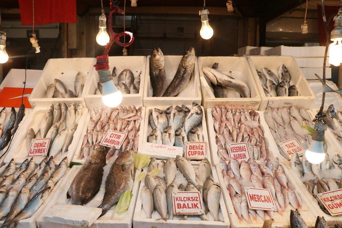 Mersin'de balık fiyatları düştü