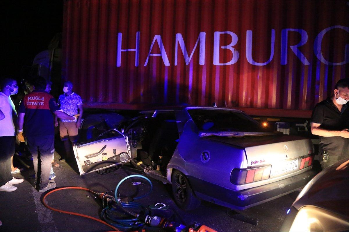 Muğla'da otomobil tırın altına girdi: 1 ölü 3 yaralı