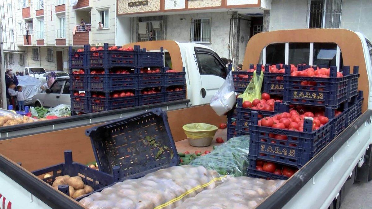 Esenyurt'ta zabıta ile seyyar satıcılar arasında arbede çıktı