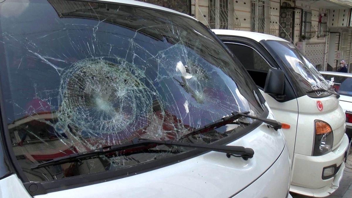 Esenyurt'ta zabıta ile seyyar satıcılar arasında arbede çıktı