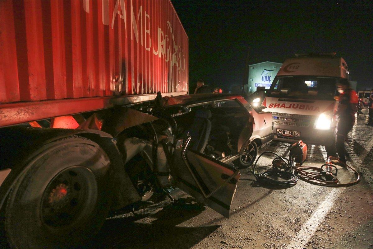 Muğla'da otomobil tırın altına girdi: 1 ölü 3 yaralı