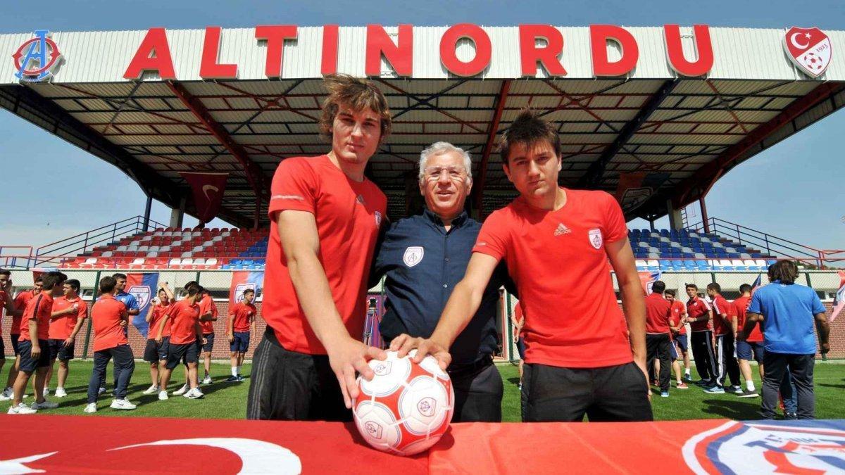 Cengiz Ünder, Leicester City ile anlaştı