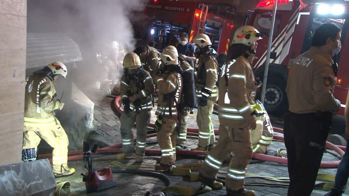 Esenler'de çıkan yangını, vatandaşlar film izler gibi izledi