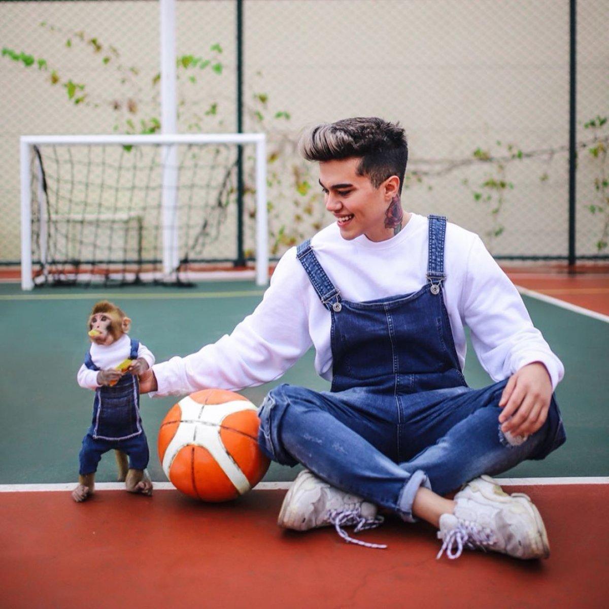 Sosyal medya fenomeni Meriç İzgi 3'üncü kez kaçak maymun alması sebebiyle gözaltına alındı