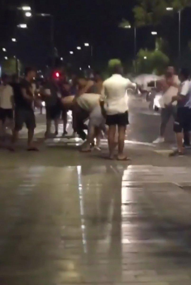 Antalya'da kavgaya tutuşan şahıslardan birine otomobil çarptı