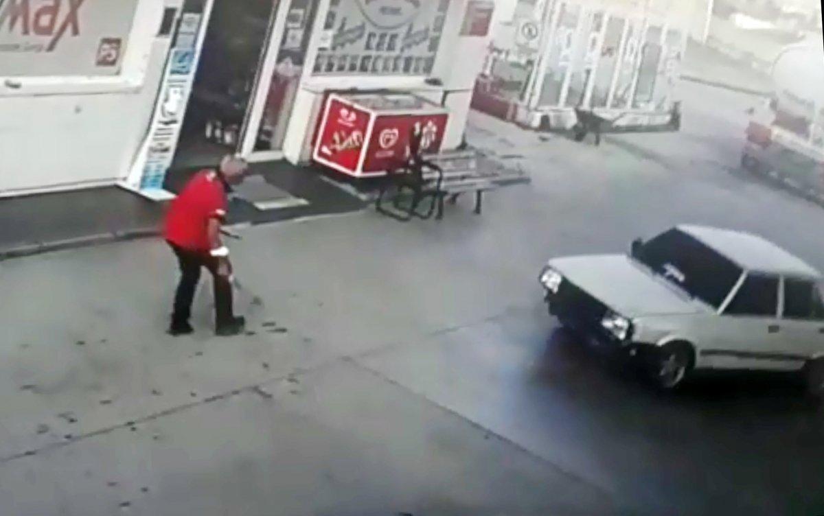 Afyonkarahisar'da tartıştığı istasyon görevlisine otomobiliyle çarptı