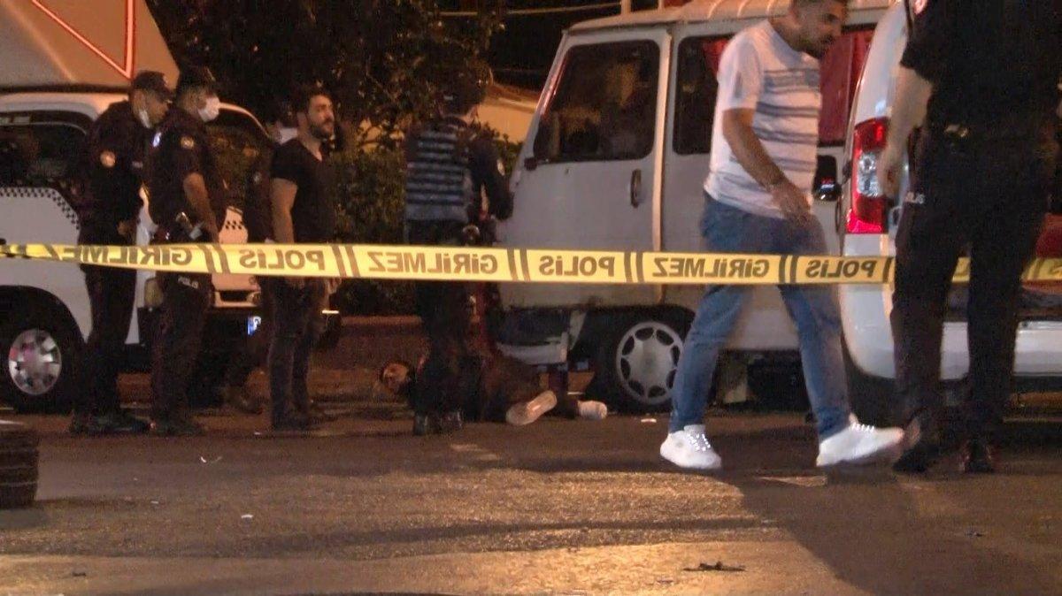 Şişli'de çalıntı motosikletle kaçan iki kişi taksiye çarptı