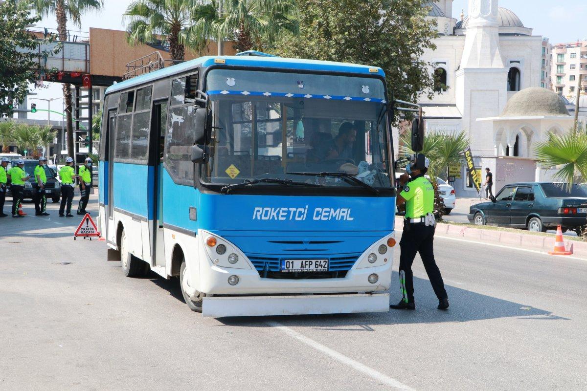 Adana’da ehliyetsiz ve maskesiz sürücüye ceza