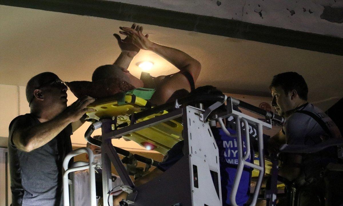 İzmir'de alkollü şahıs, 5. kattan tenteye düştü