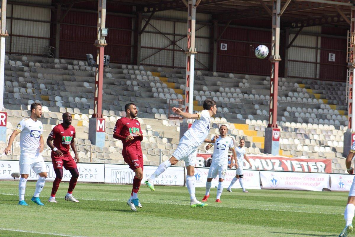 Akhisarlı futbolcular yönetimi protesto etti