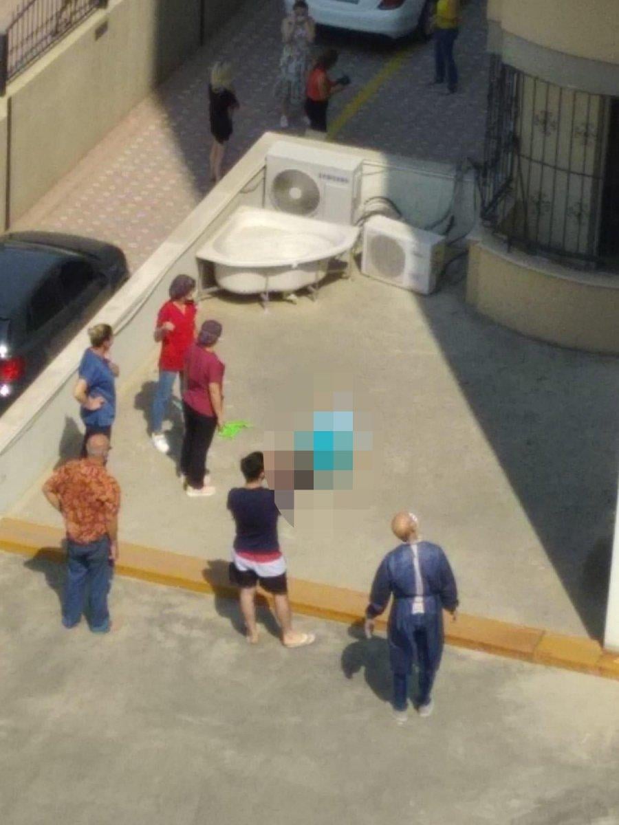 Adana'da pencere silen kadın 11'inci kattan düştü, hayatını kaybetti