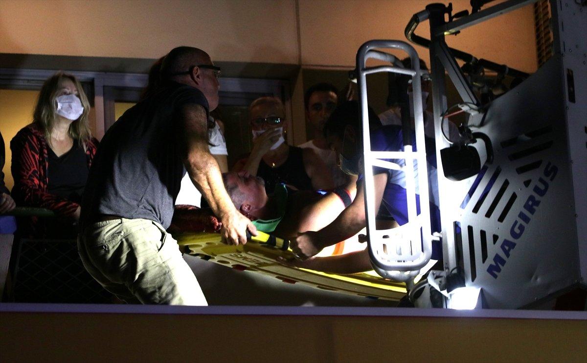 İzmir'de alkollü şahıs, 5. kattan tenteye düştü