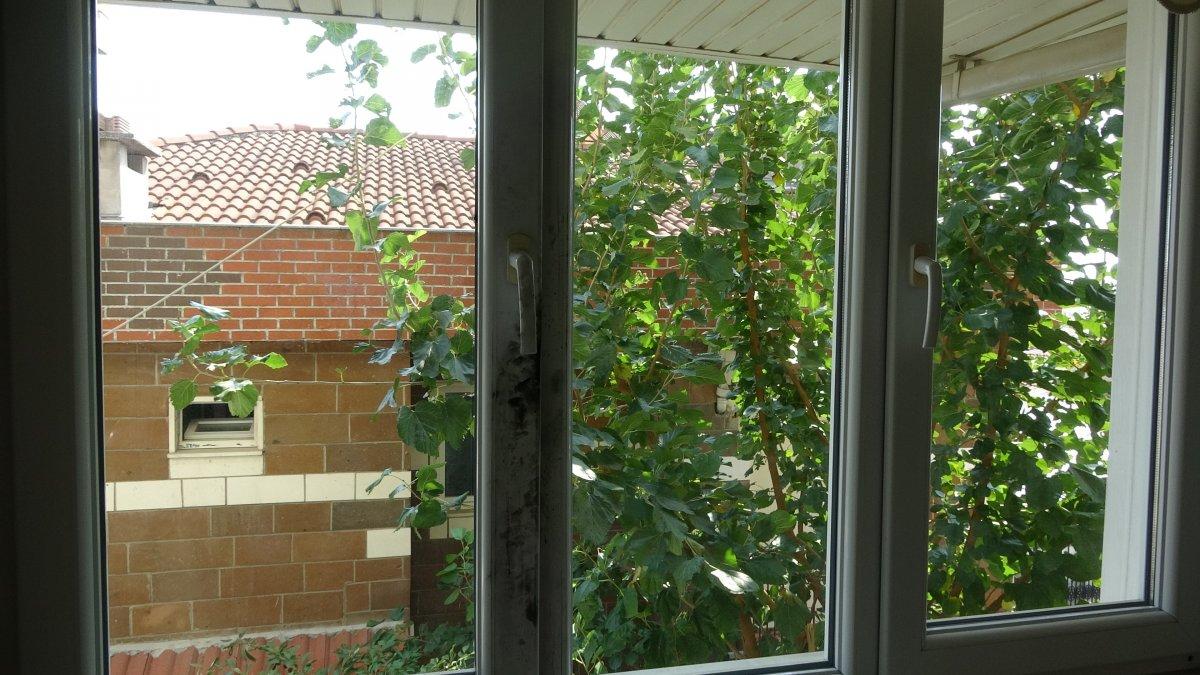 Bursa'da ev sahibi ile göz göze gelen hırsız 2’nci kattan atladı