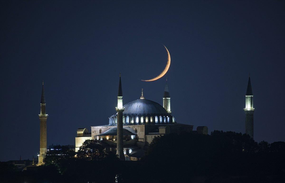 Ayasofya Camisi'nde hilal manzarası
