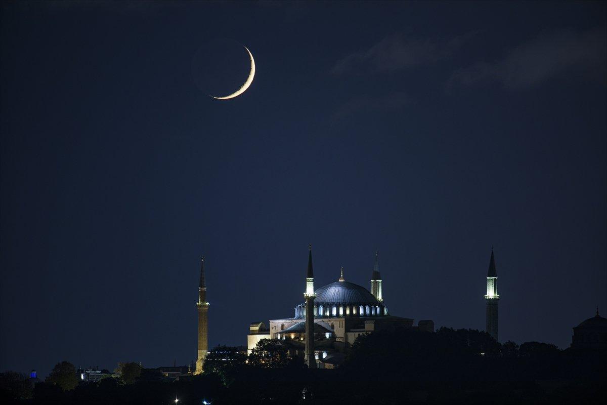 Ayasofya Camisi'nde hilal manzarası
