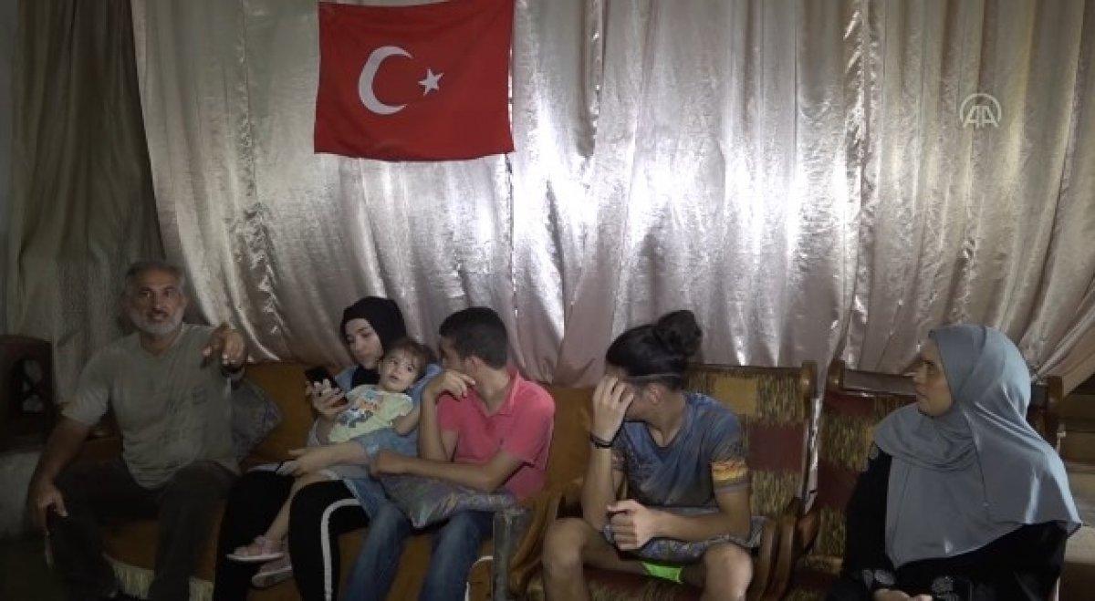 Ölen bebeğini denize bırakmak zorunda kalan anneyi Türk askeri kurtardı