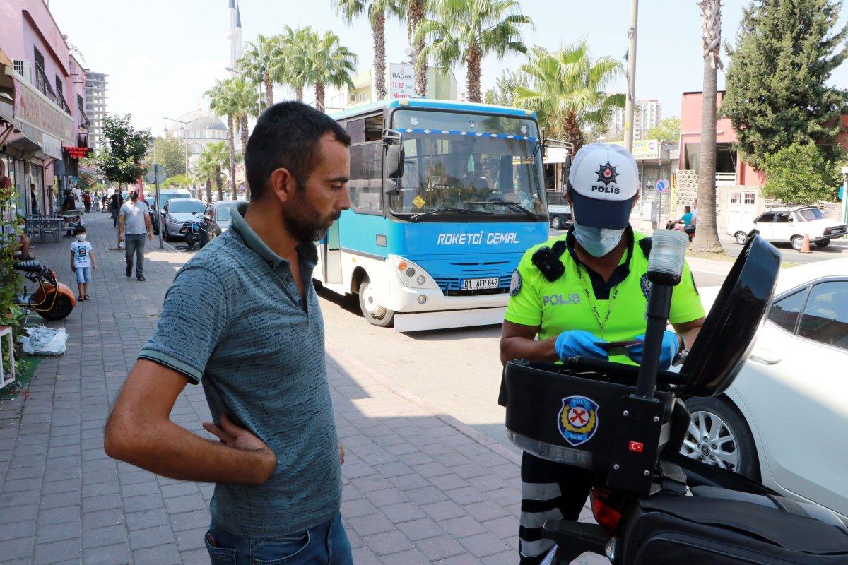 Adana’da ehliyetsiz ve maskesiz sürücüye ceza
