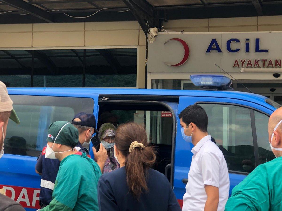 Bursa'da anne ve babasını darbeden kardeşini öldürdü