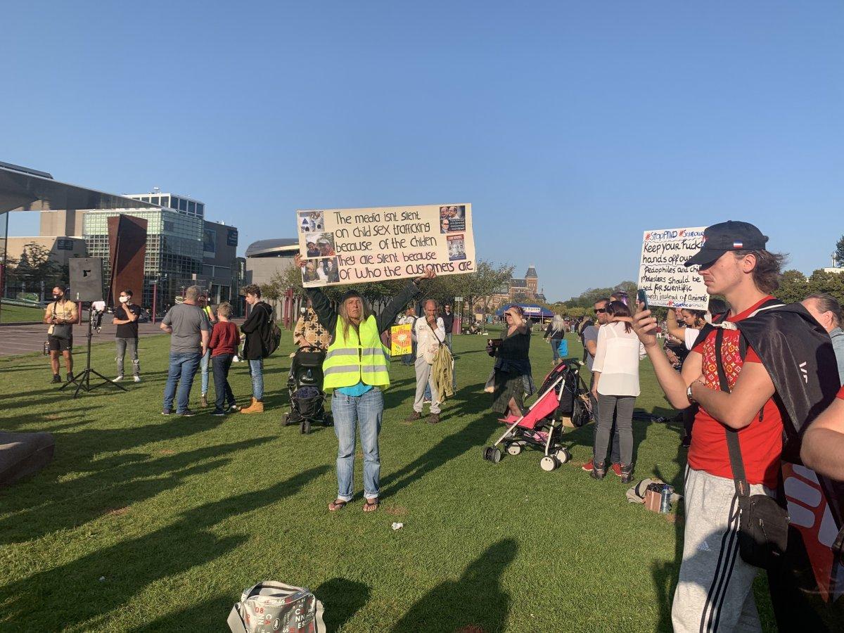 Hollanda’da pedofili yanlısı siyasi parti protesto edildi