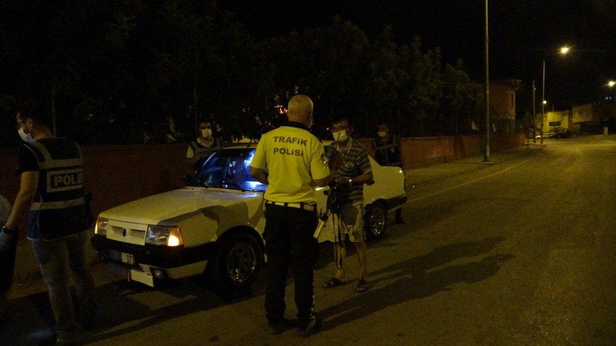 Kozan Emniyet Müdürü, maske takmayan sürücüye sitem etti