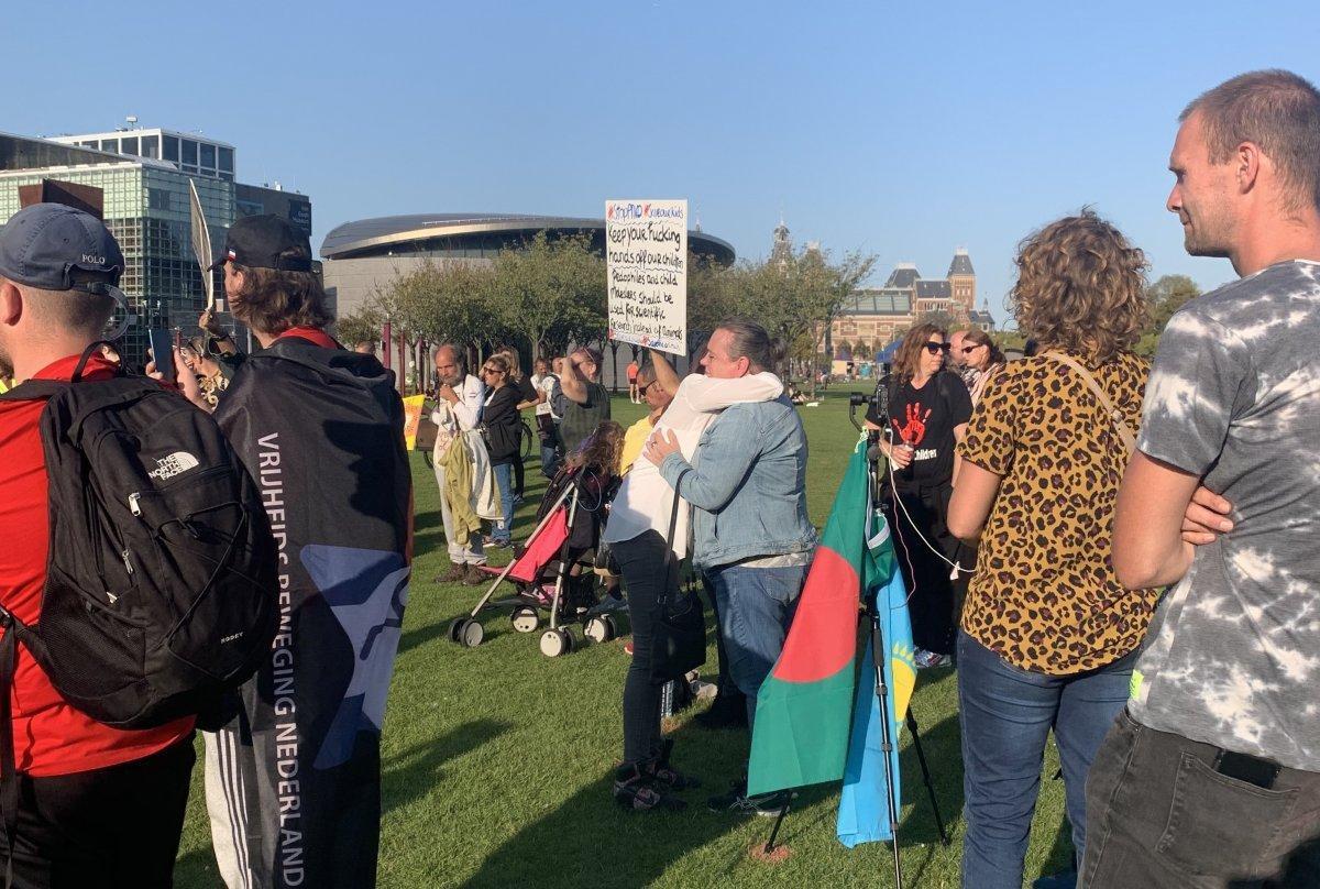 Hollanda’da pedofili yanlısı siyasi parti protesto edildi