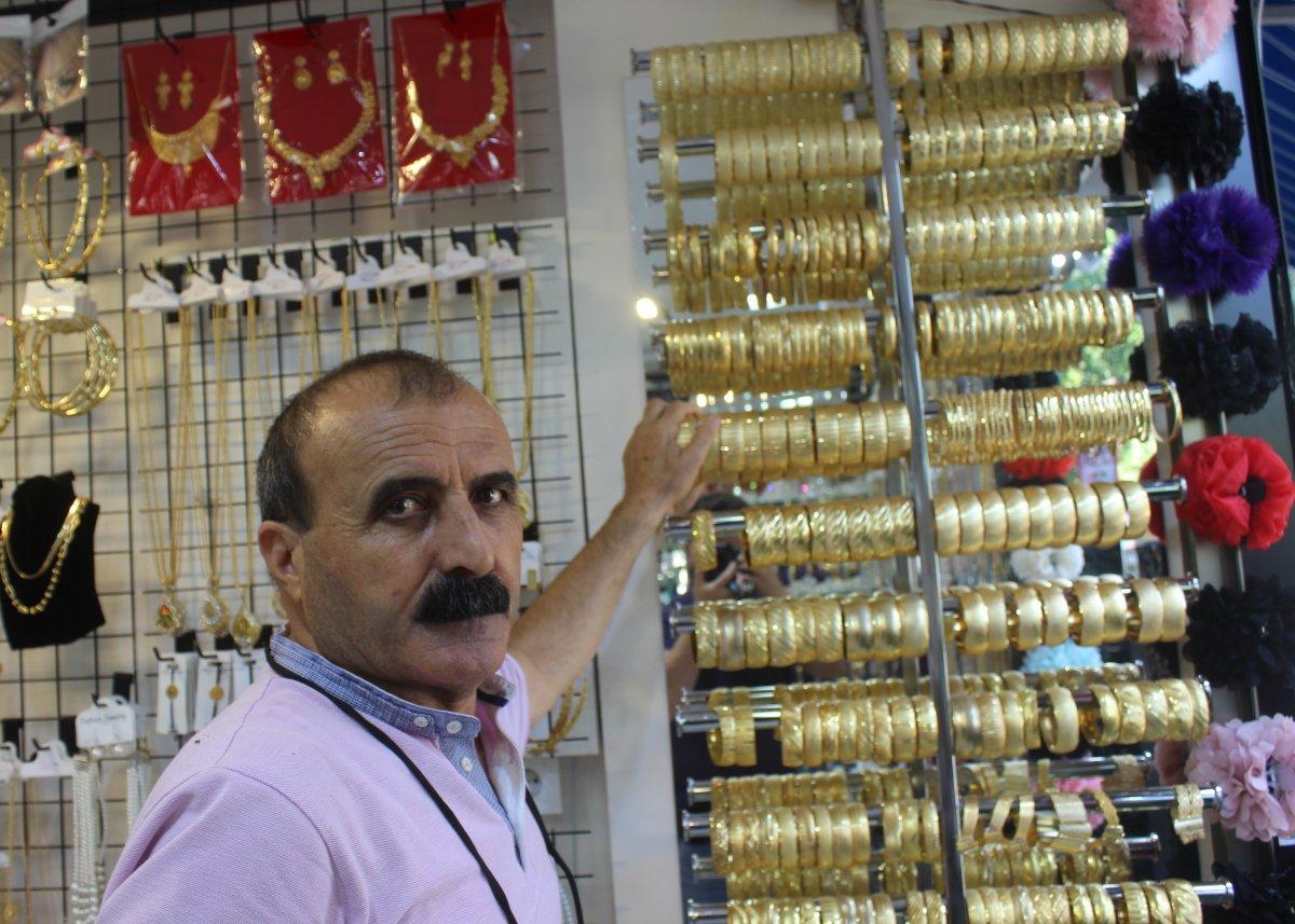 Düğün yapacaklar, sahte altın takılara yöneldi