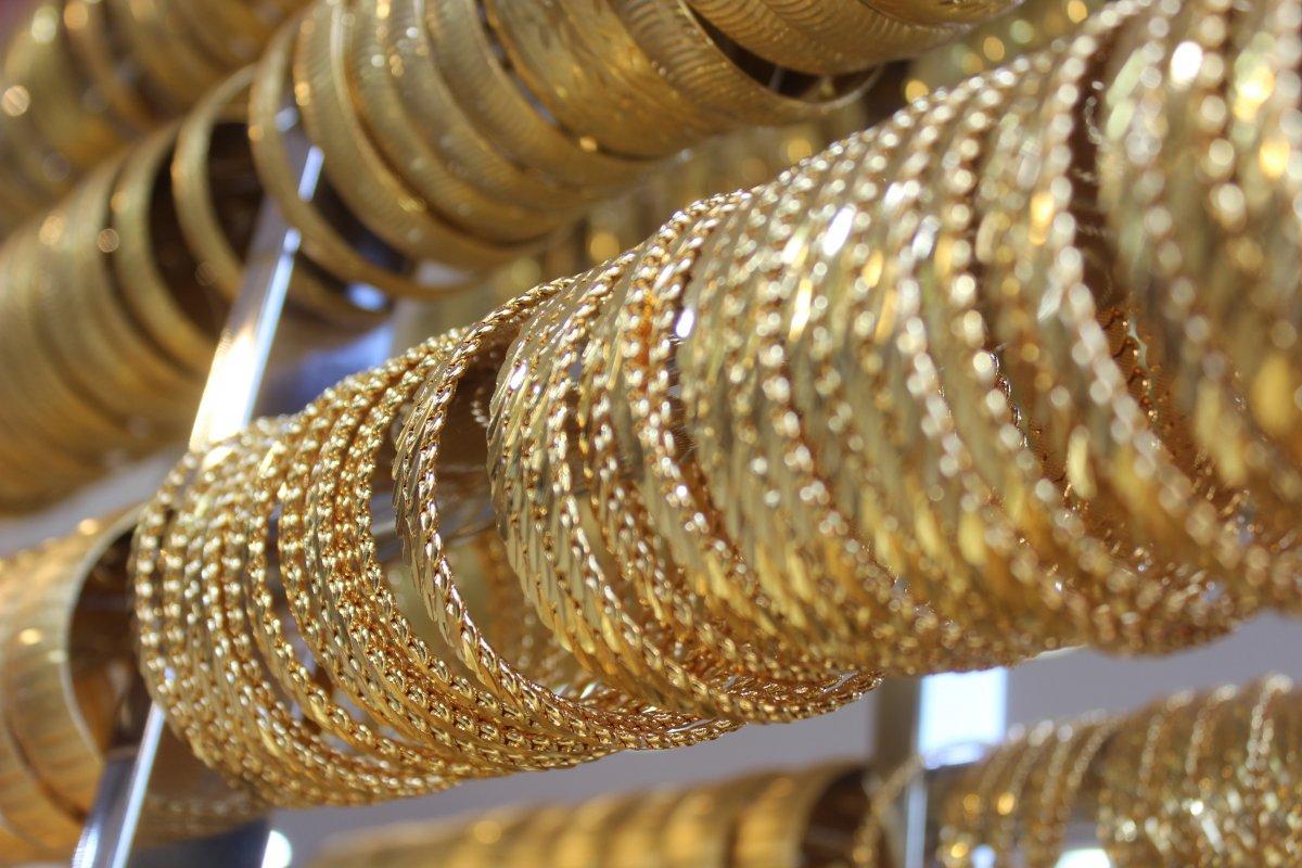 Düğün yapacaklar, sahte altın takılara yöneldi