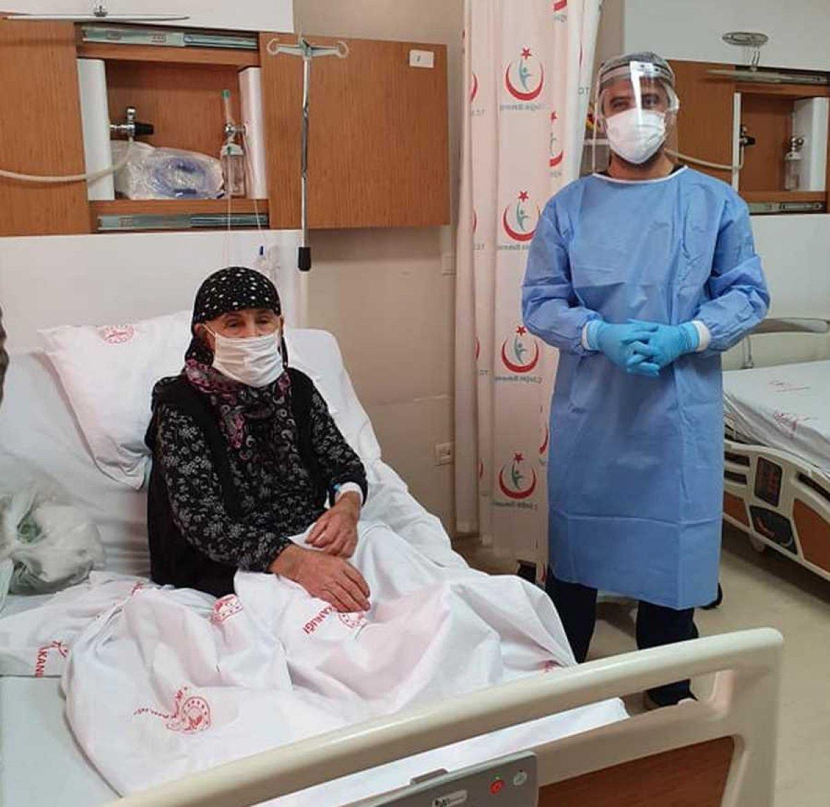 Adıyaman'da 104 yaşındaki Beyaz Nine, koronaya meydan okudu