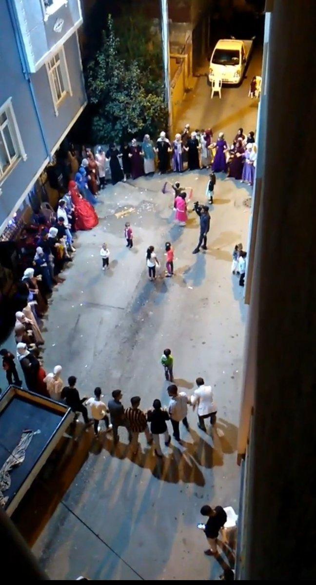 Bursa'da halay çekilen düğünü polis bastı