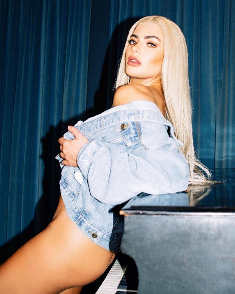 Megan Barton Hanson, yarı çıplak fotoğrafını paylaştı