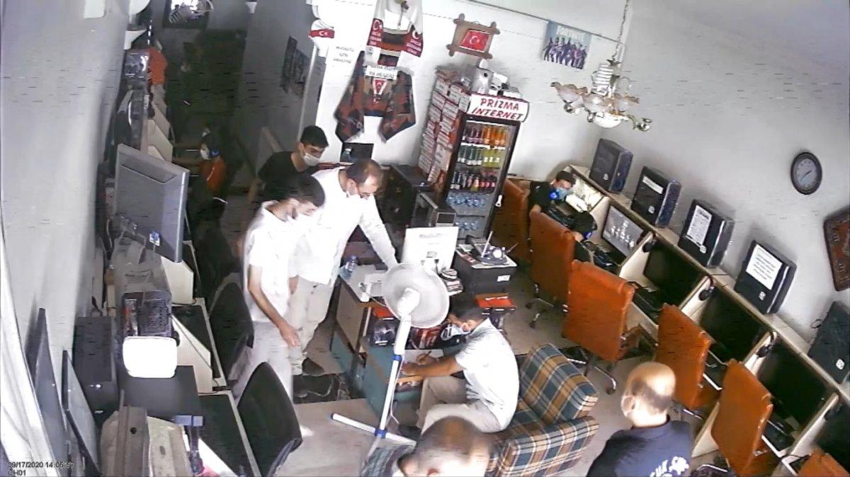 Elazığ'da polis denetimi sırasında iş yeri sahibinin telefonunu çaldı