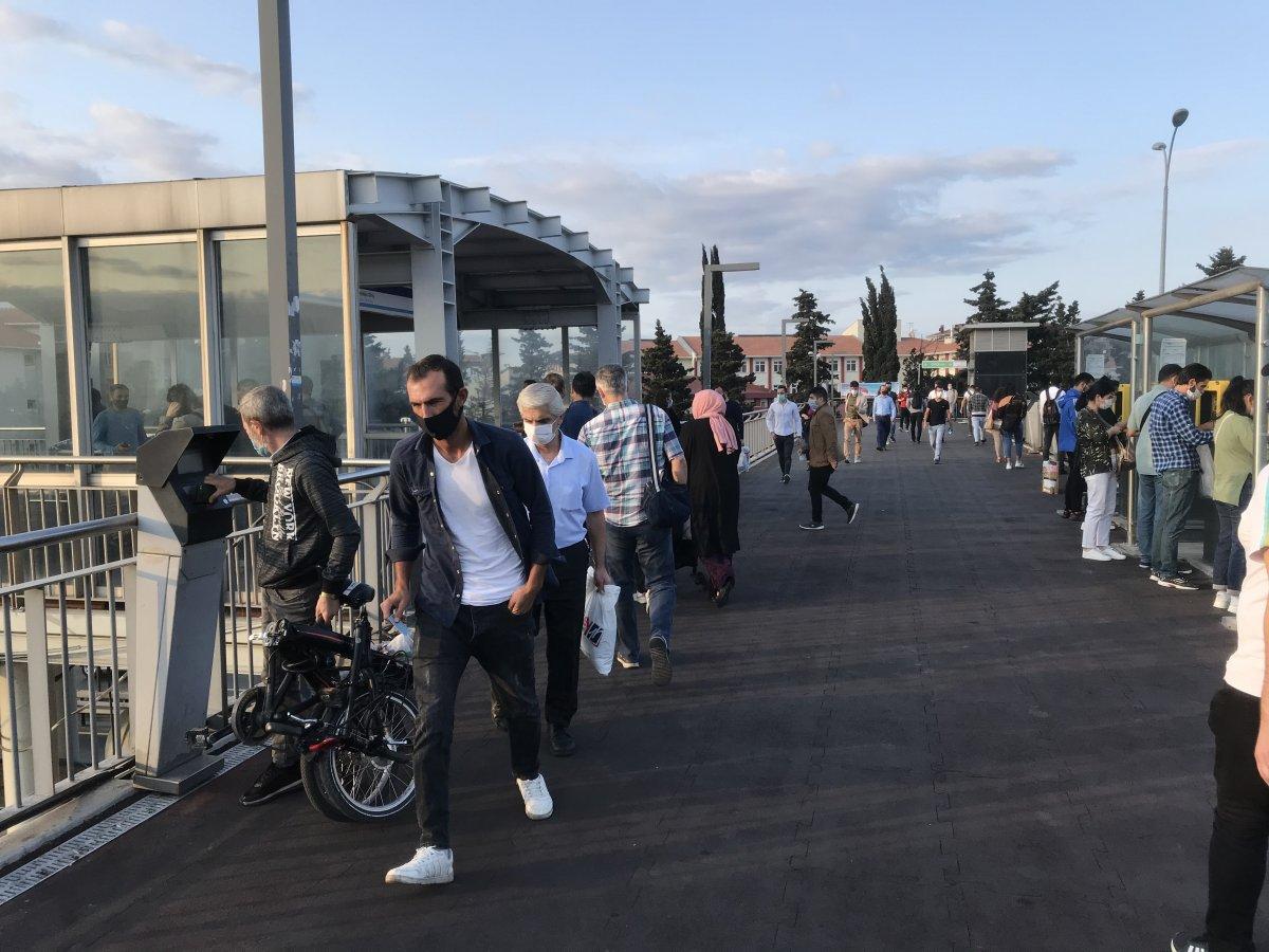 E-5'te okulların açıldığı ilk gün trafik yoğunluğu oluştu