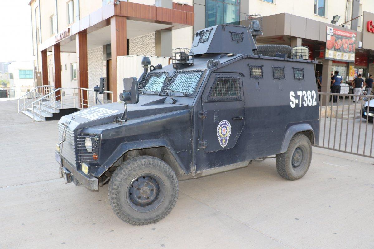 Diyarbakır'da market soyan hırsız, çalışanı kaçırdı