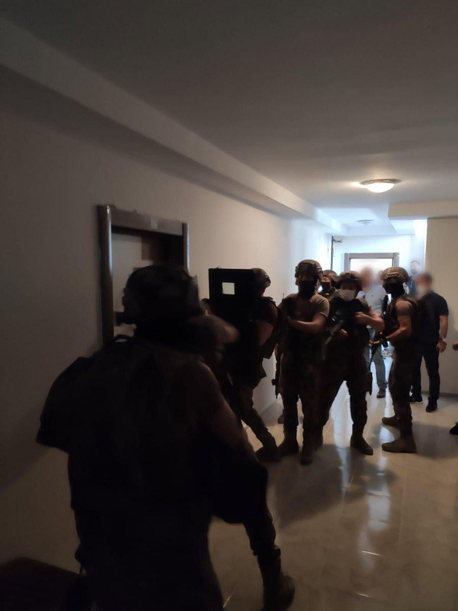 Adana'da, 3 cinayetten 6 yıldır aranan zanlı yakalandı