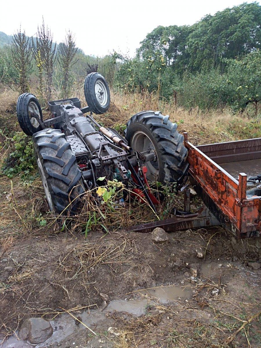 Bursa'da traktör devrildi: 1 ölü, 2 yaralı