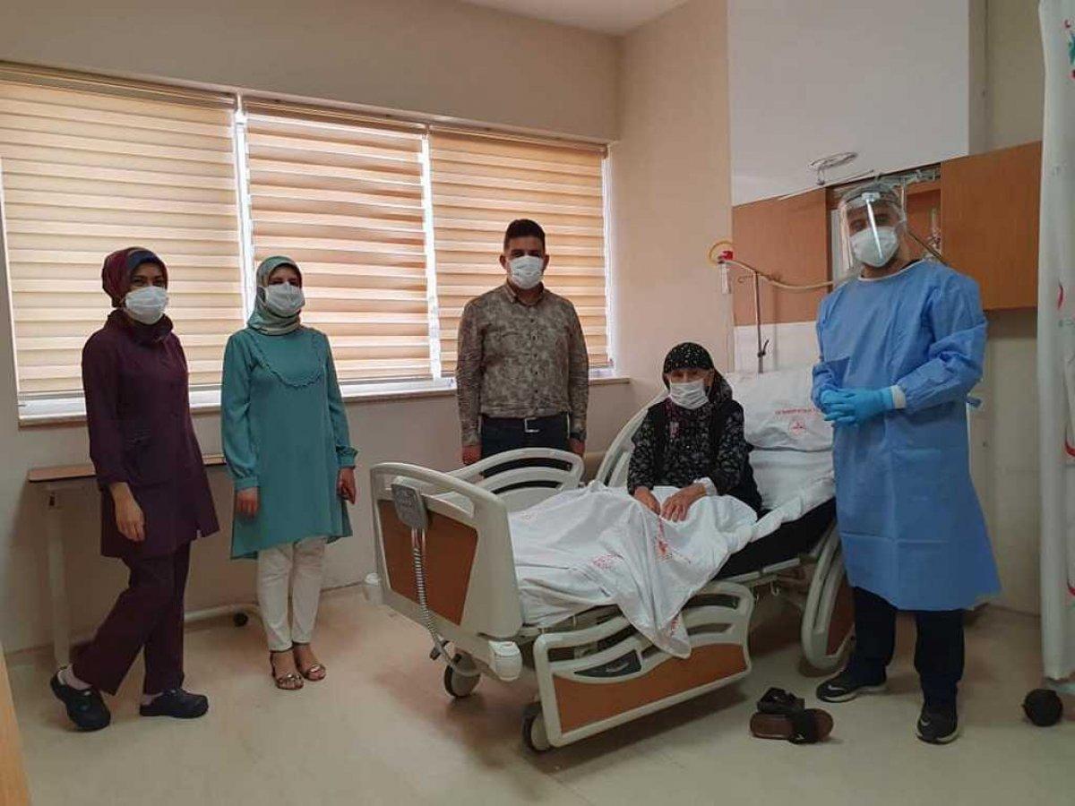 Adıyaman'da 104 yaşındaki Beyaz Nine, koronaya meydan okudu