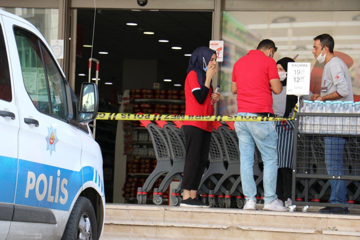 Diyarbakır'da market soyan hırsız, çalışanı kaçırdı
