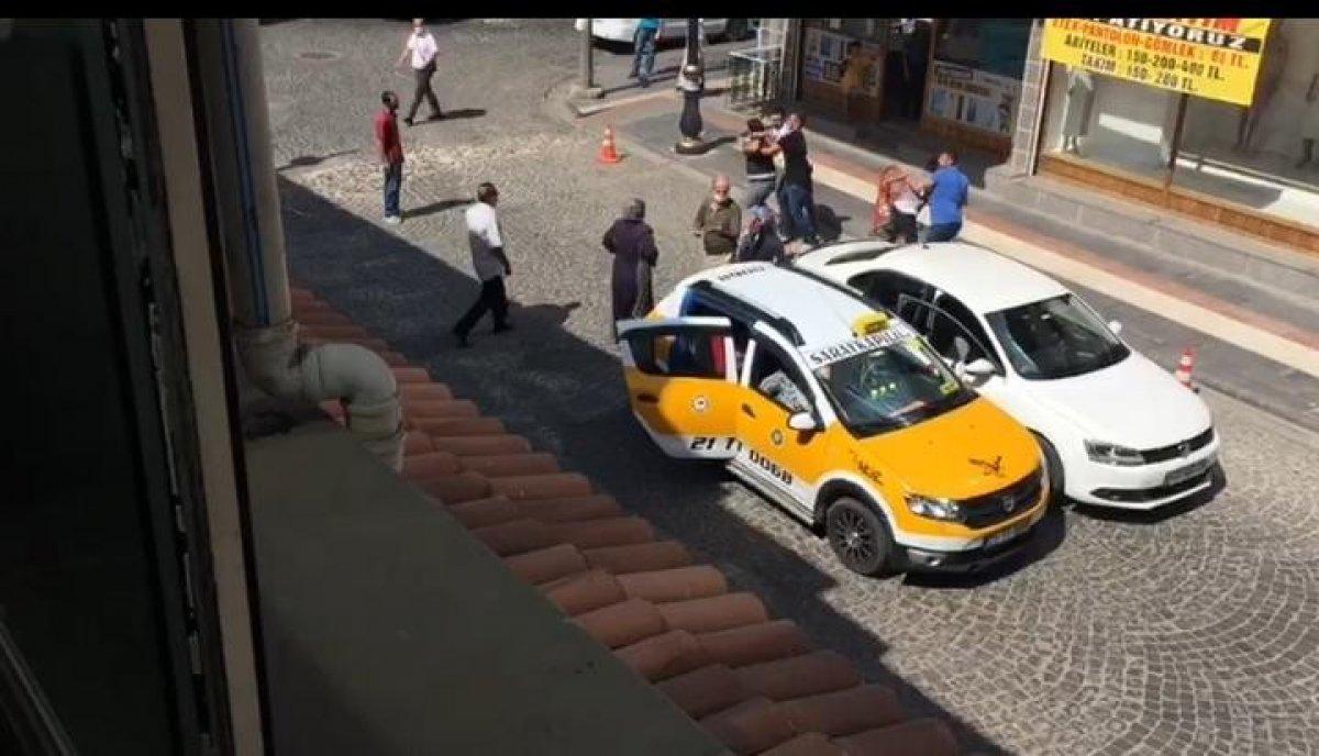 Diyarbakır’da yol verme tartışması kavgaya dönüştü