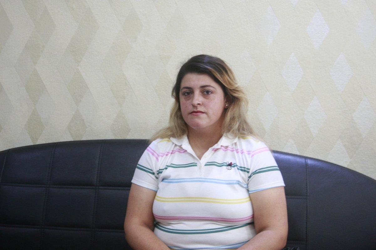 Bursa'da otomobiline saldıran şahsı ön kaput üzerinde emniyete götürdü