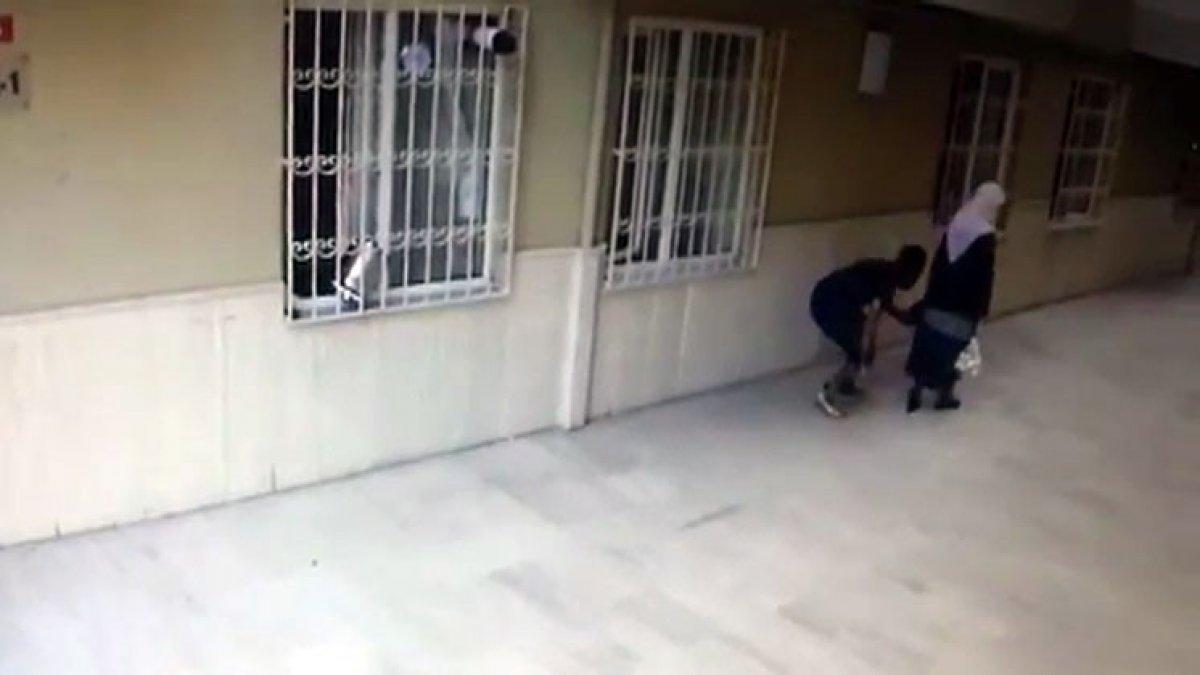 İstanbul'da yaşlı kadının elinden cüzdanını böyle çaldı