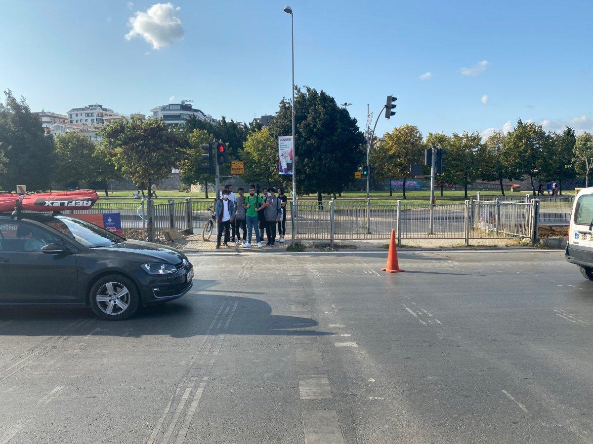 Pendik'te 20 yaşındaki gence, avukatın kullandığı otomobil çarptı