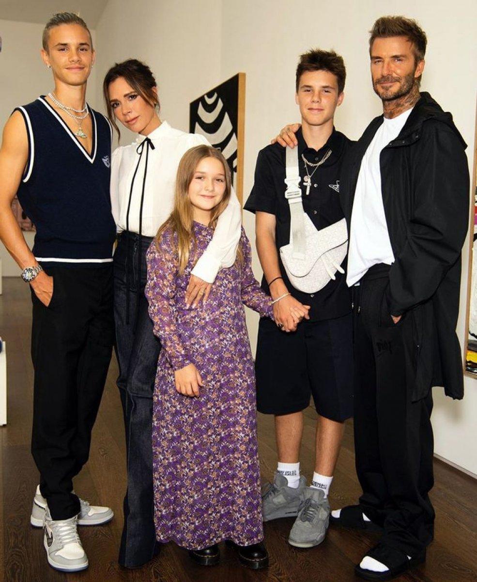 David Beckham eşi Victoria Beckham'ın kalçalarını paylaştı