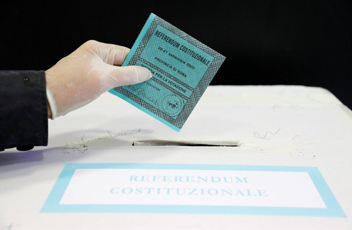 İtalyanlar milletvekili sayısının azaltılmasını istedi