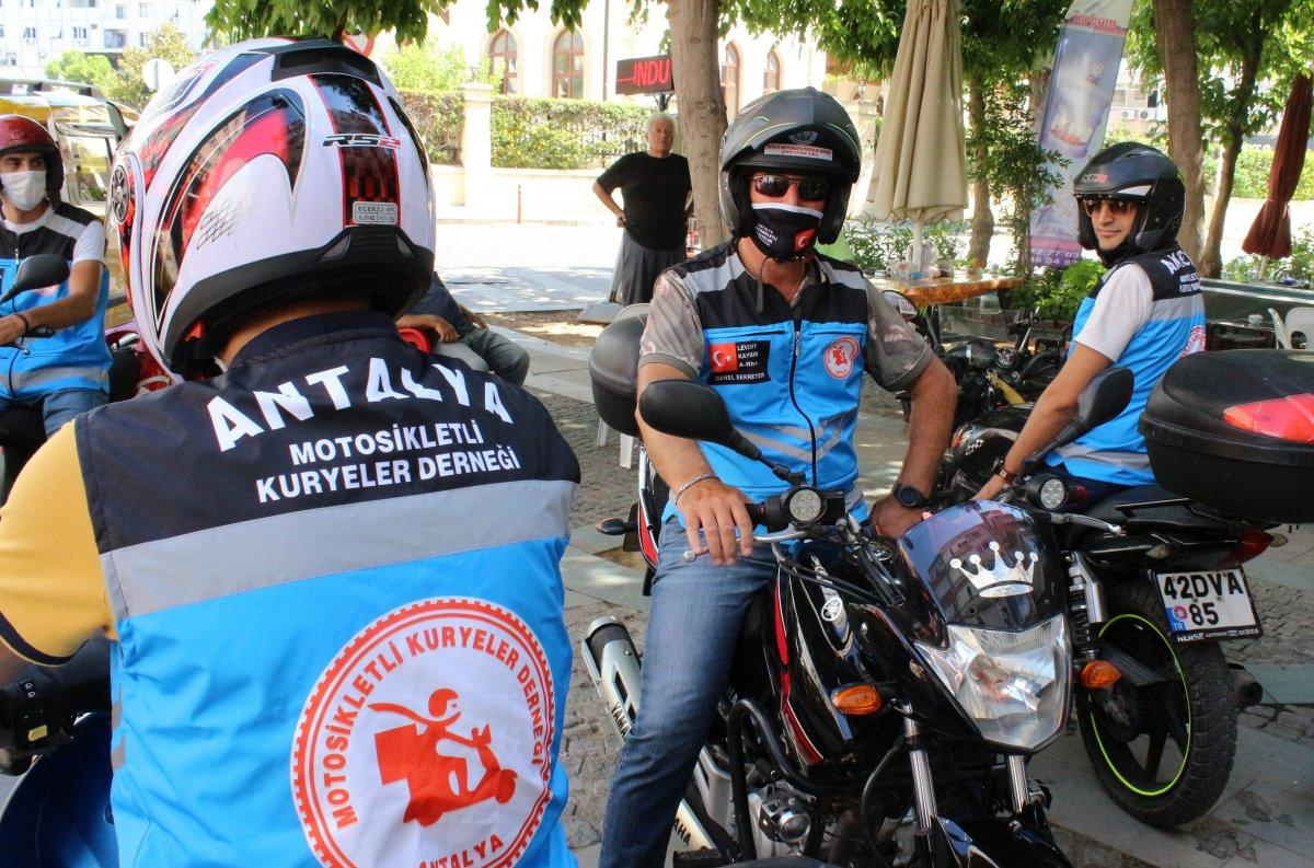Antalya;'da motosikletli kuryeler saygı bekliyor