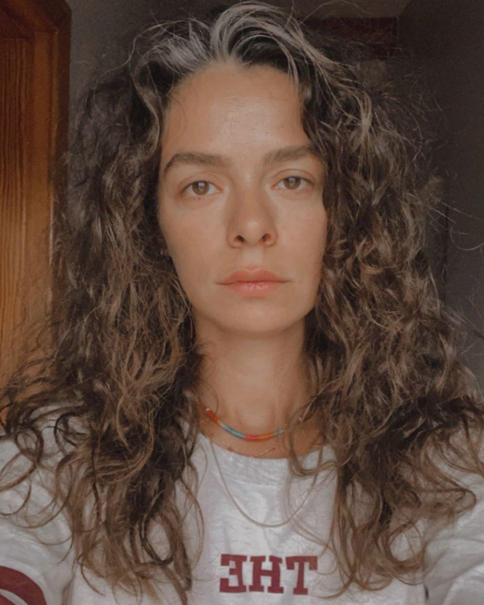 Özge Özpirinçci tarzını değiştirdi! Özge Özpirinçci kimdir, kaç yaşında? İşte Özge Özpirinçci'nin son hali...